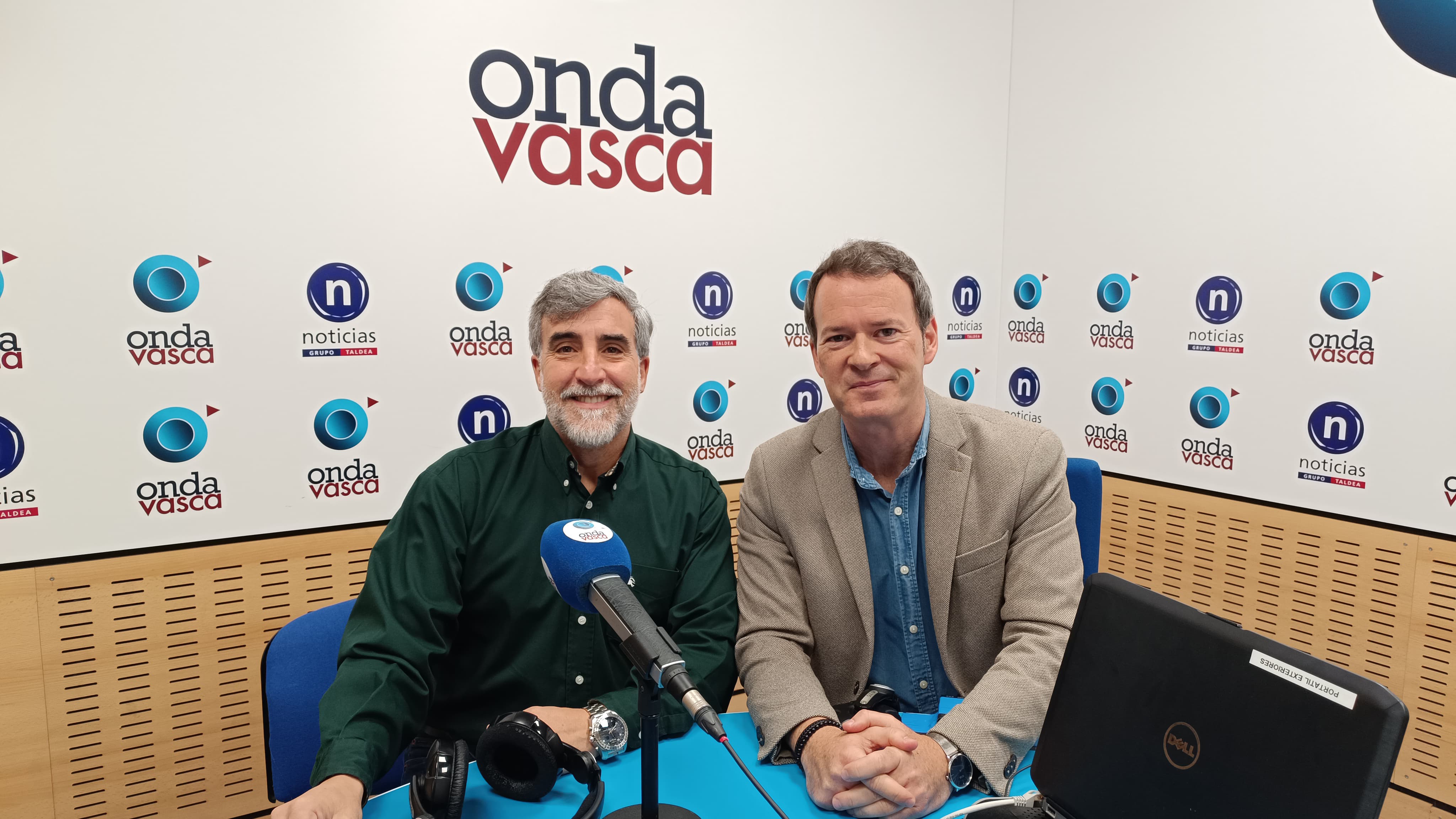 Ignacio Lobo con Txema Gutiérrez en los estudios de ONDA VASCA