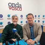 Ignacio Lobo con Txema Gutiérrez en los estudios de ONDA VASCA
