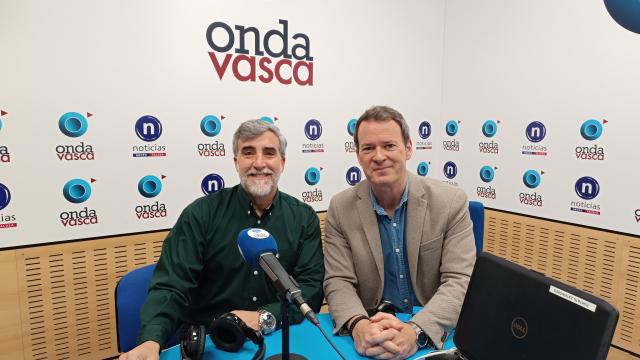 Ignacio Lobo con Txema Gutiérrez en los estudios de ONDA VASCA