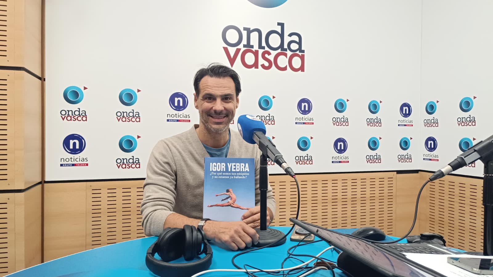 Igor Yebra en los estudios de Onda Vasca