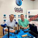 El exciclista Igor González de Galdeano con Txema Gutiérrez