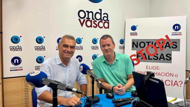 El exciclista Igor González de Galdeano con Txema Gutiérrez