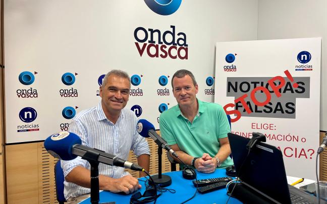 El exciclista Igor González de Galdeano con Txema Gutiérrez