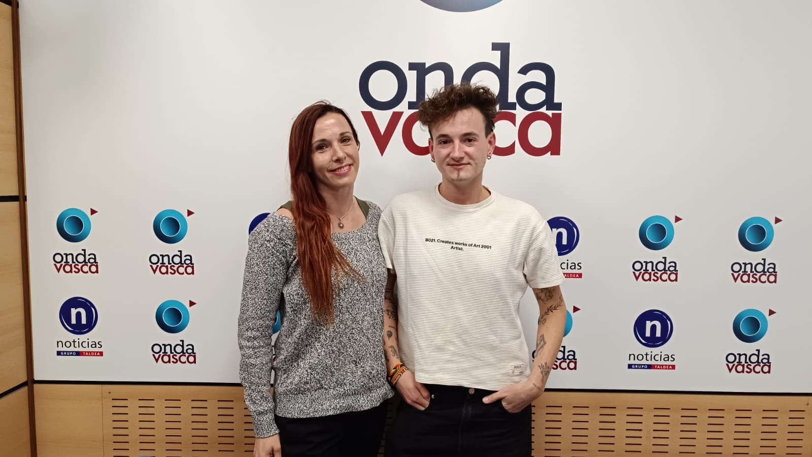 Iker Balma y Jessica en los estudios de Onda Vasca