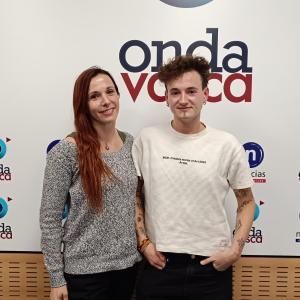 Iker Balma y Jessica en los estudios de Onda Vasca