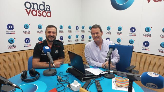 Iker Legardón, agente de la Secretaría General de la Ertzaintza en los estudios de ONDA VASCA Iker Legardón, agente de la Secretaría General de la Ertzaintza en los estudios de ONDA VASCA