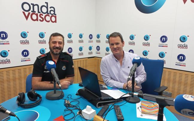 Iker Legardón, agente de la Secretaría General de la Ertzaintza en los estudios de ONDA VASCA