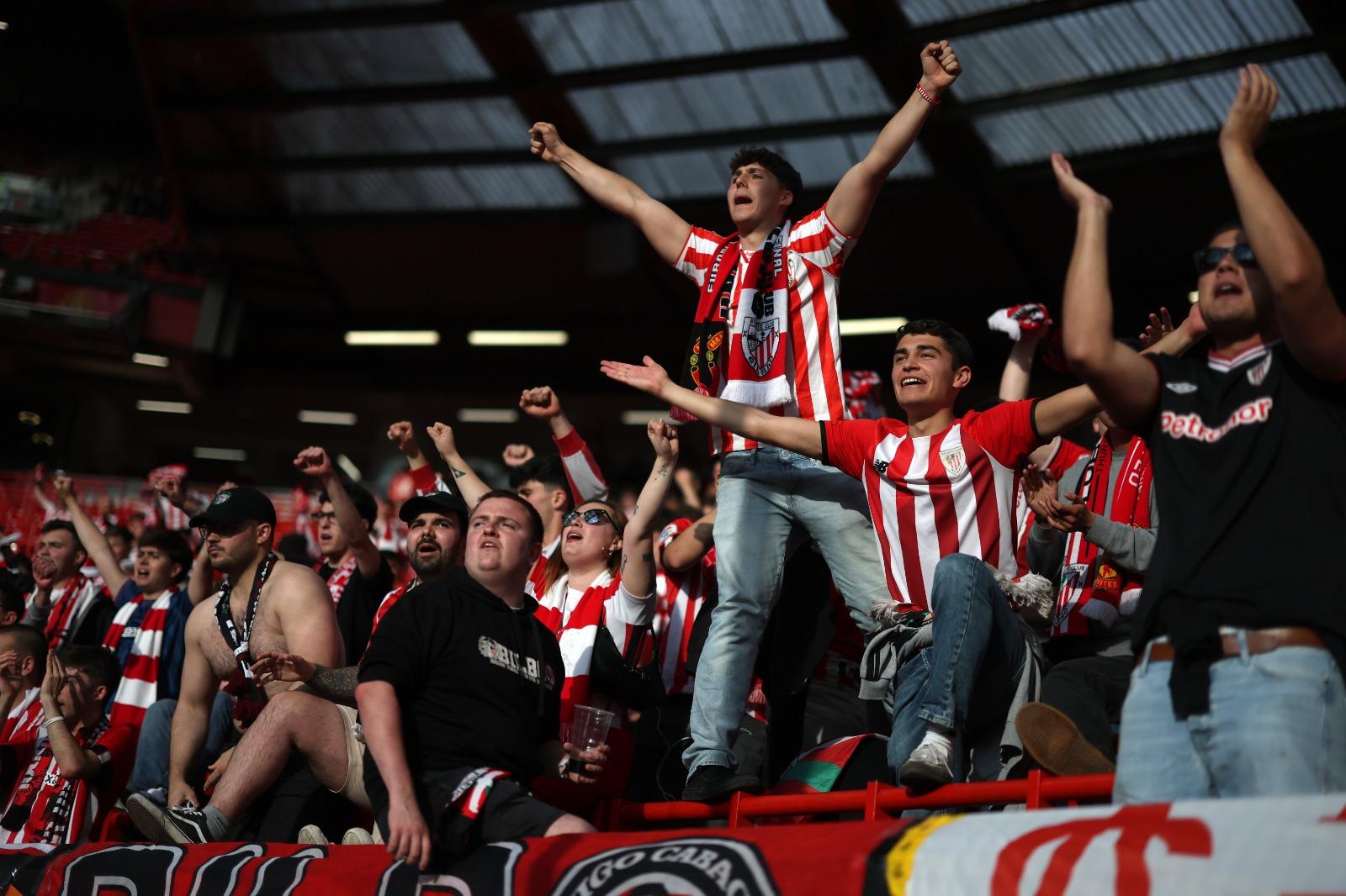 El ejemplar comportamiento de la afición zurigorri no se vio correspondido por las buenas maneras de un sector de la gente de Manchester. / ATHLETIC CLUB