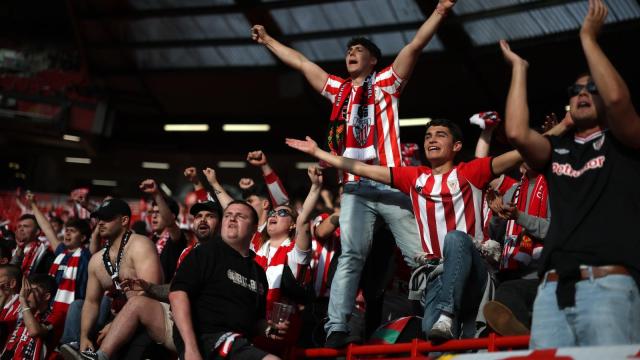 El ejemplar comportamiento de la afición zurigorri no se vio correspondido por las buenas maneras de un sector de la gente de Manchester. / ATHLETIC CLUB El ejemplar comportamiento de la afición zurigorri no se vio correspondido por las buenas maneras de un sector de la gente de Manchester. / ATHLETIC CLUB