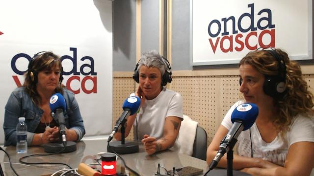 Ana Esgueva, Garbiñe Rodríguez y Amagoia Palacios, entrevistadas en Las Mañanas de Onda Vasca