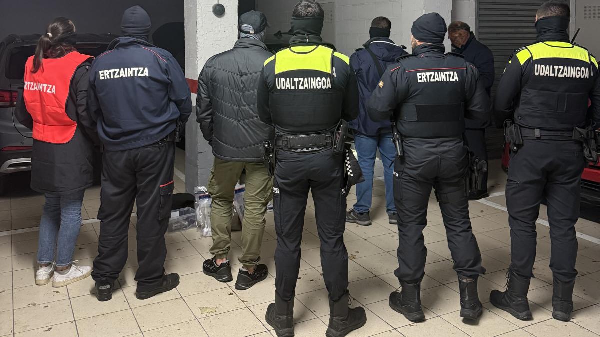 Momento en el que se han producido ls detenciones este miércoles en Getxo