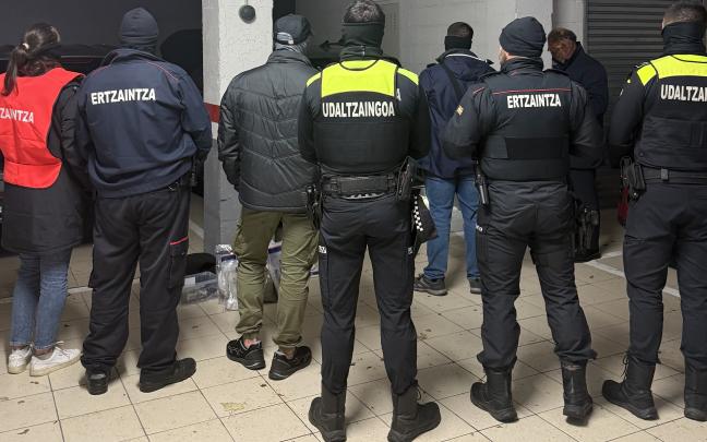 Momento en el que se han producido ls detenciones este miércoles en Getxo
