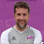 Miguel Romillo posando después de renovar con el Santurtzi. Foto: CD Santurzti K.E