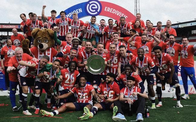 El PSV celebrando el título de la Eredivisie. Foto: PSV