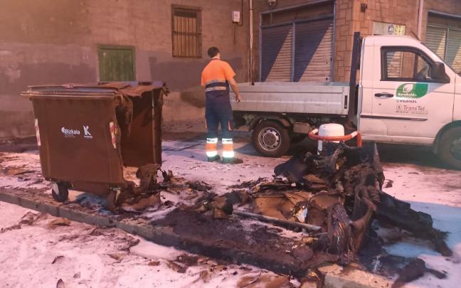 Imagen de uno de los contenedores quemados