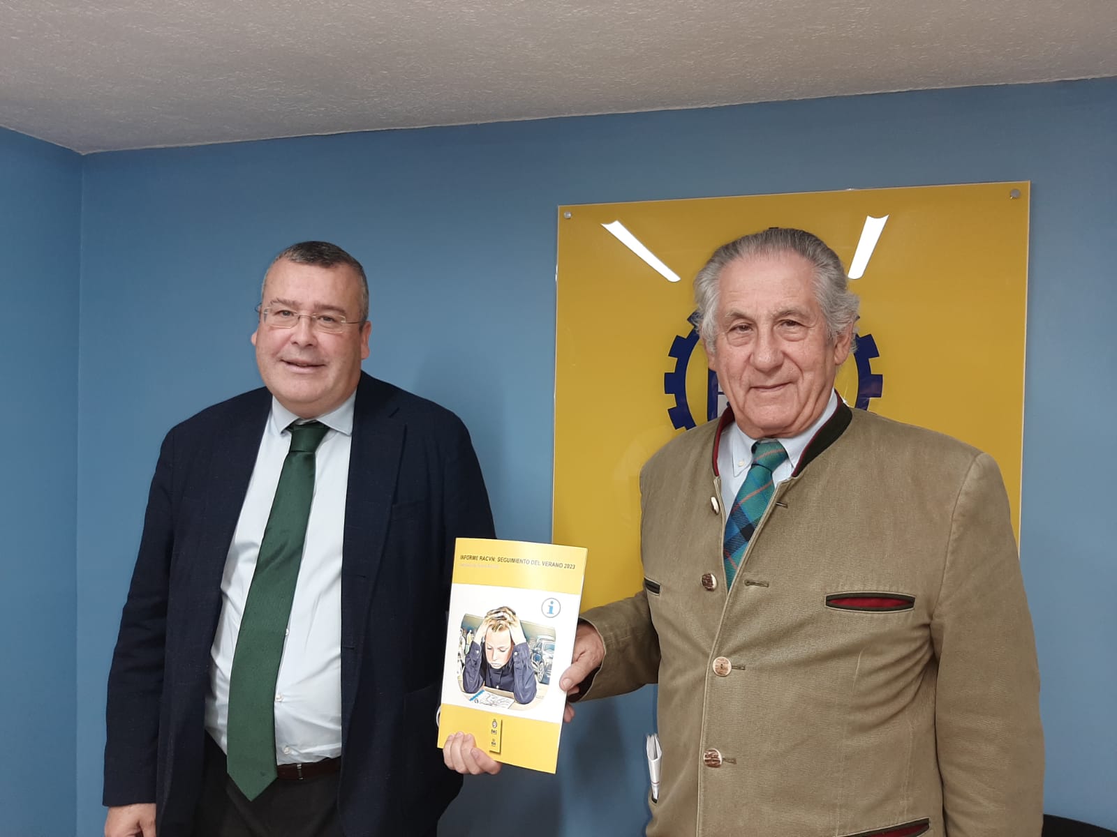 Eduardo Martínez y Pedro Martínez de Artola, director gerente y presidente del RACVN, en la presentación de esta mañana