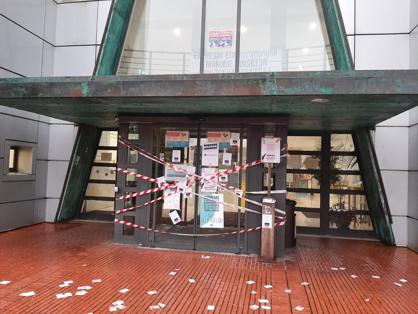 Entrada a la Facultad de Economía, en el campus donostiarra de la UPV/EHU, esta mañana