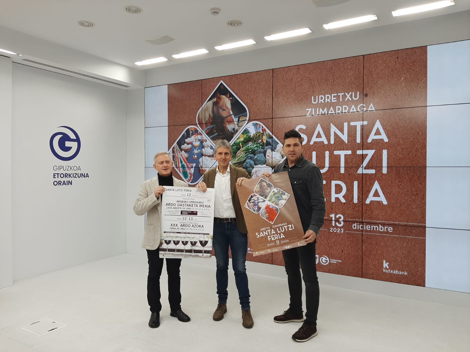 Jon Luqui, Xabier Arruti y Mikel Serrano durante la presentación, esta mañana, de la Feria de Santa Lutzi