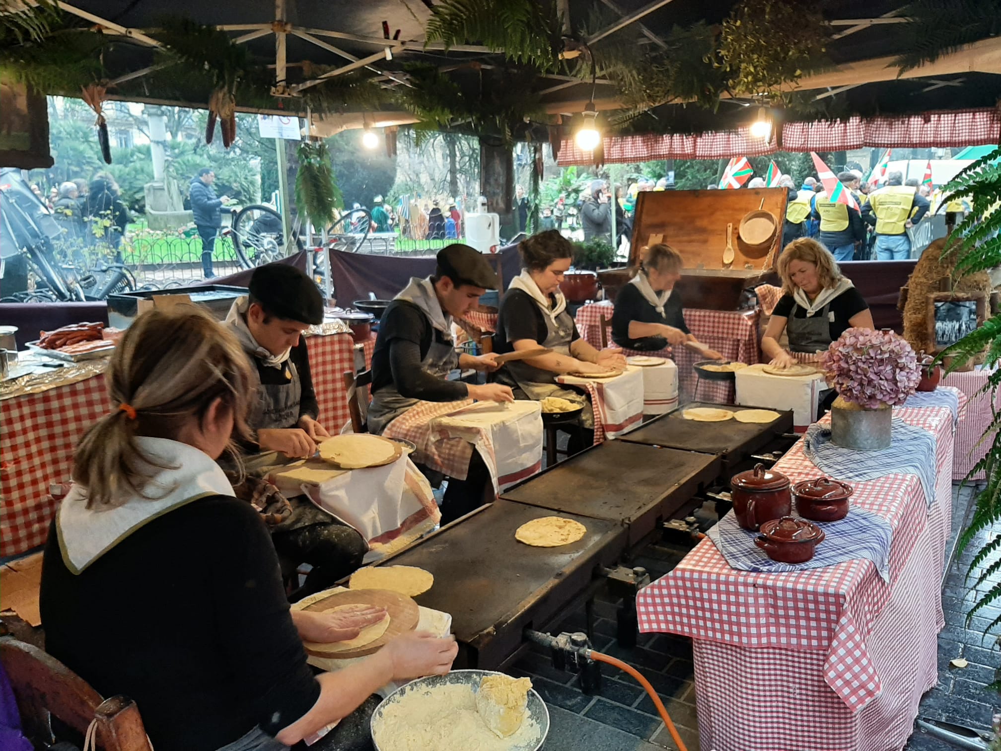 Puesto de Goierriko Taloak de Segura, en la Plaza de Gipuzkoa en Donostia