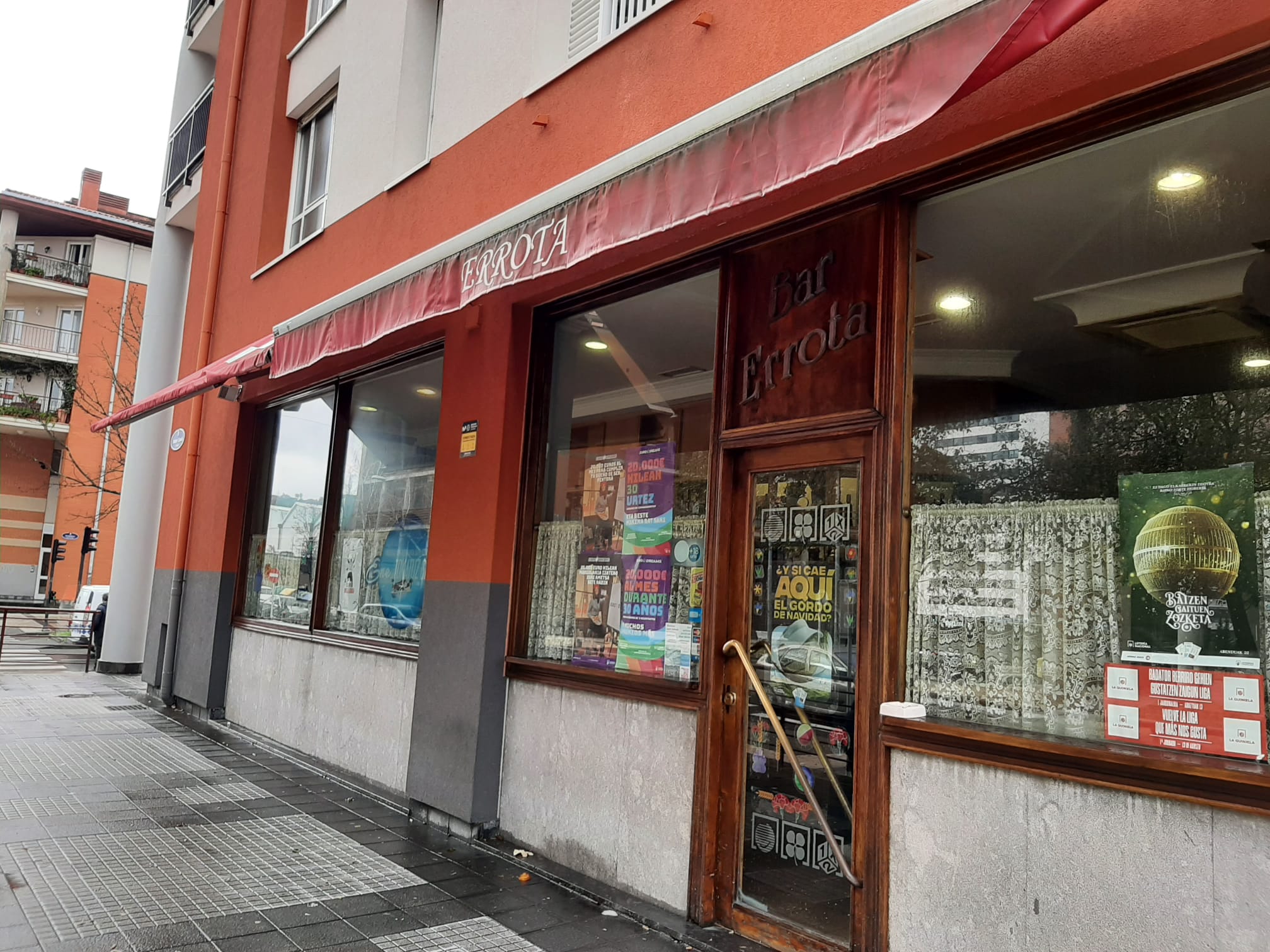 Bar Errota de Donostia, donde se ha vendido uno de los décimos de El Gordo de La Lotería de Navidad