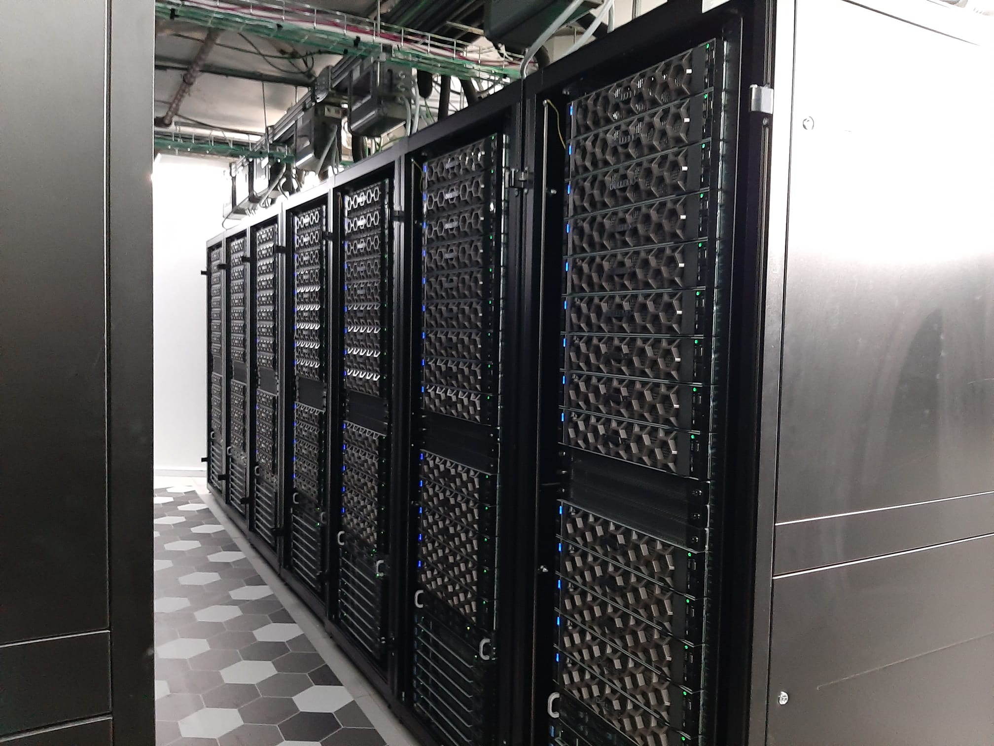 Superordenador Hyperion instalado en el Centro de Supercomputación del DIPC