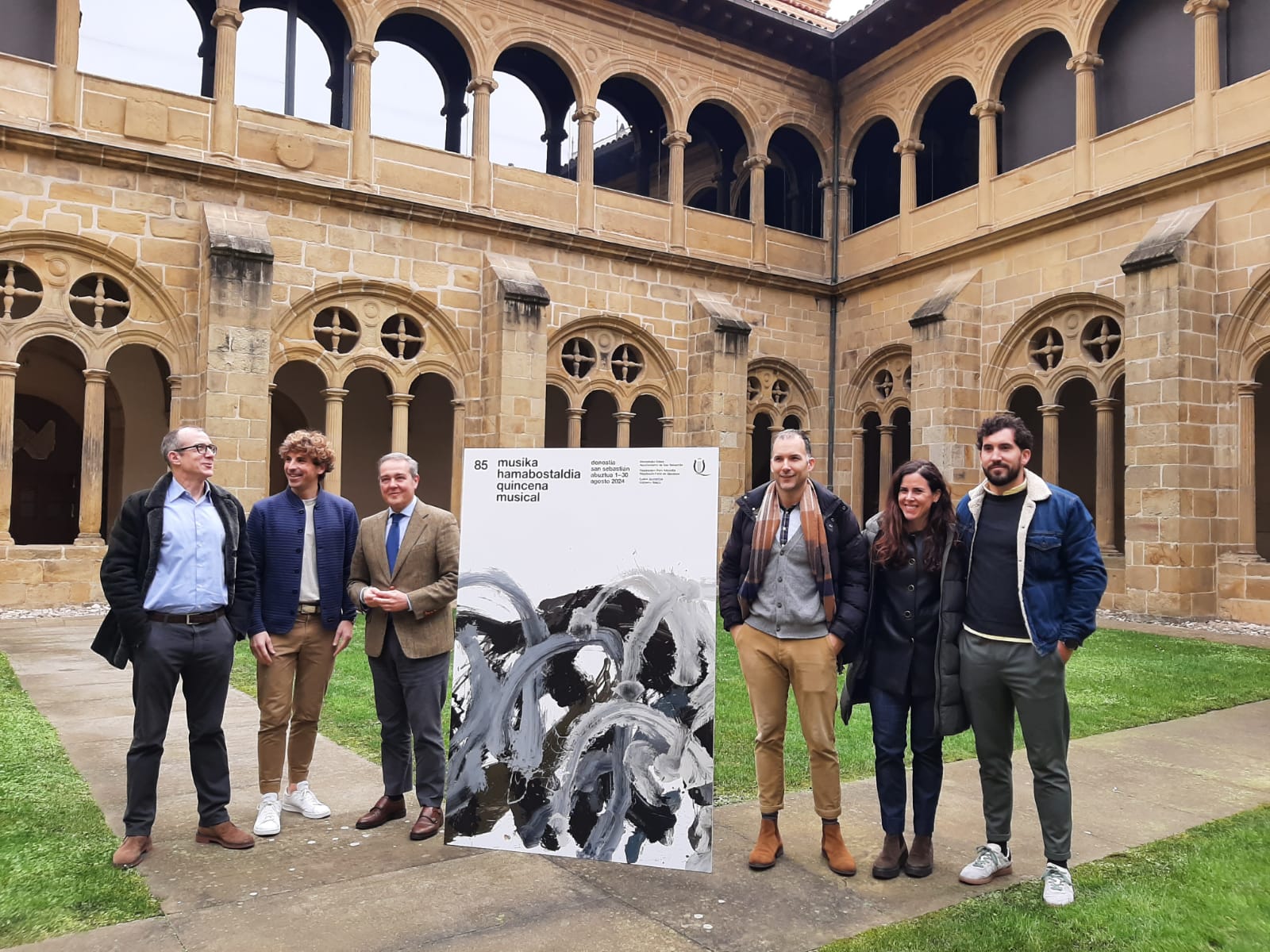 Presentación del cartel de la 85ª Quincena Musical de Donostia, en el claustro del Museo San Telmo