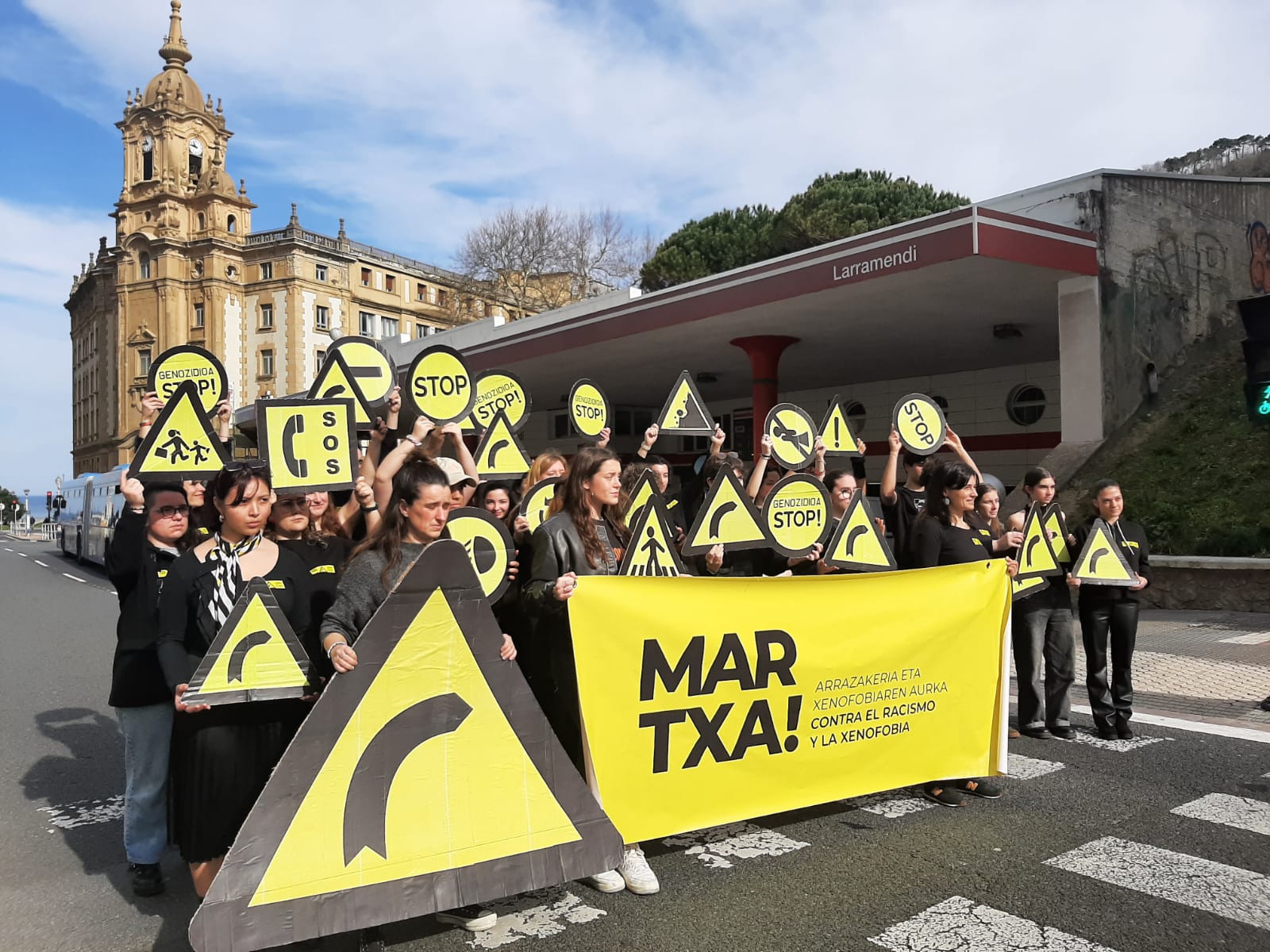 Presentación, esta mañana, de la XXVII Marcha contra el Racismo y la Xenofobia a cargo de los alumnos de Usandizaga