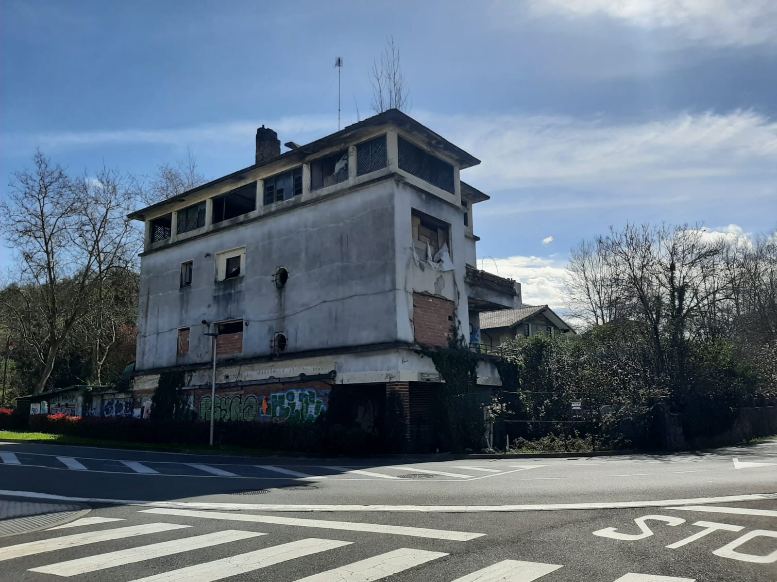 Estado en el que se encuentra actualmente Villa Oyón, también ocupada por personas sin hogar Estado en el que se encuentra actualmente Villa Oyón, también ocupada por personas sin hogar