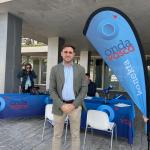 Miguel Ángel Ramírez Nieto, gerente del Bus Turístico Sevilla de ALSA, en el stand de Onda Vasca en la ciudad hispalense