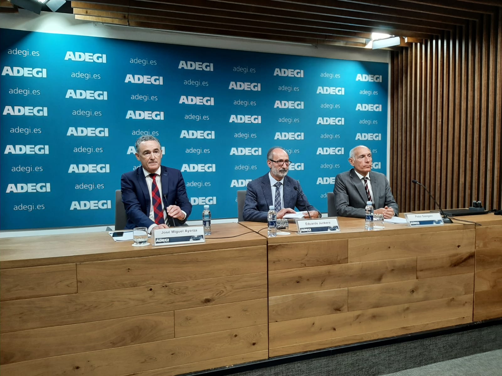 Comparecencia de los responsables de Adegi esta mañana en Donostia