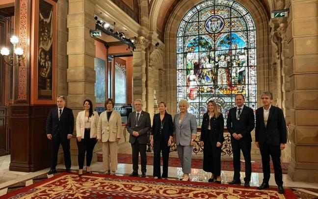 Foto de grupo del nuevo gobierno foral de Gipuzkoa