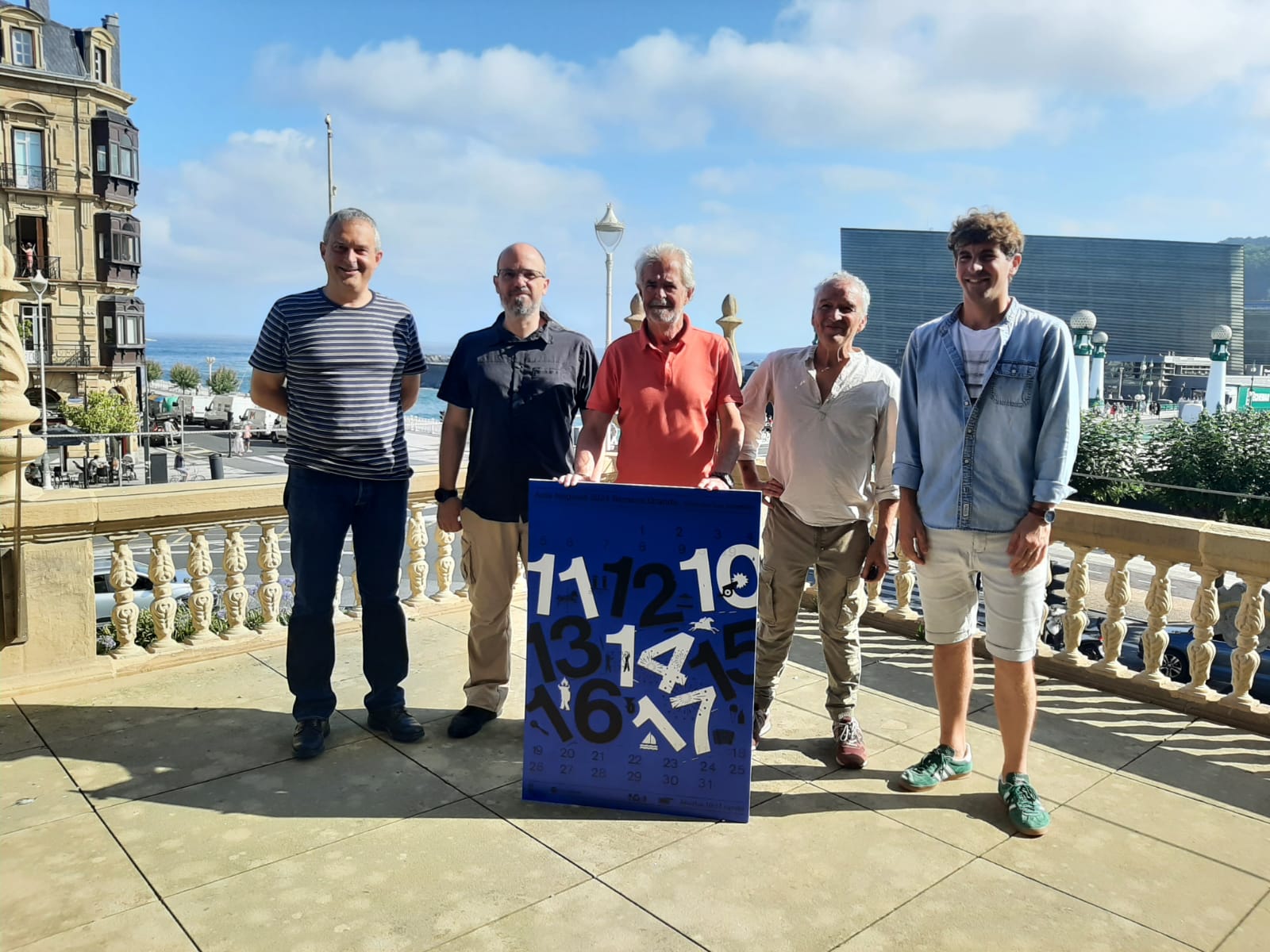 Aitor Arozena, Mikel Romero, Xabier Muñoz, Aitor Bastarrika y el concejal Jon Insausti, en la presentación de esta mañana