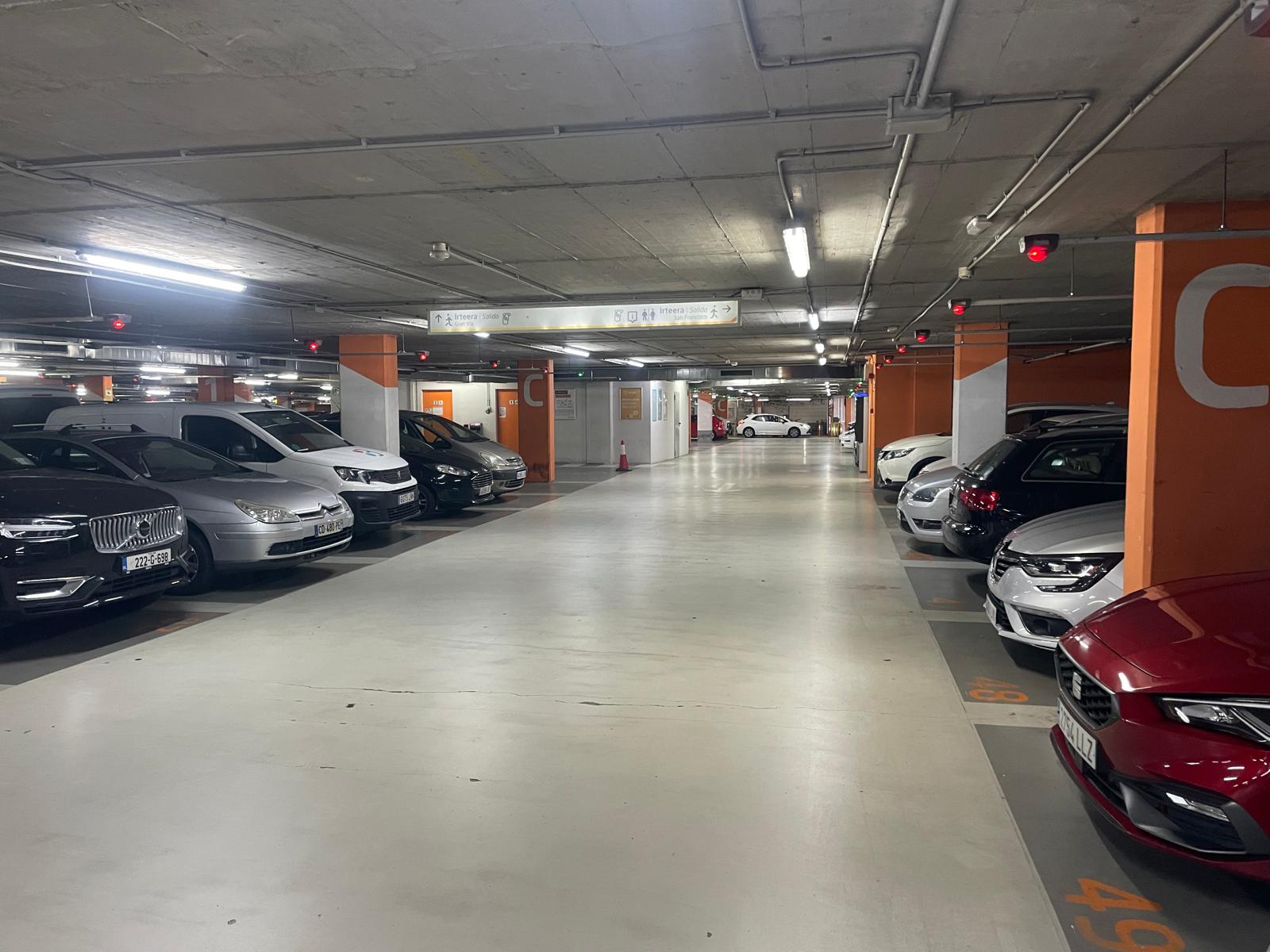 Interior del Parking de la Plaza Cataluña, en el que se ha denunciado la última agresión sexual