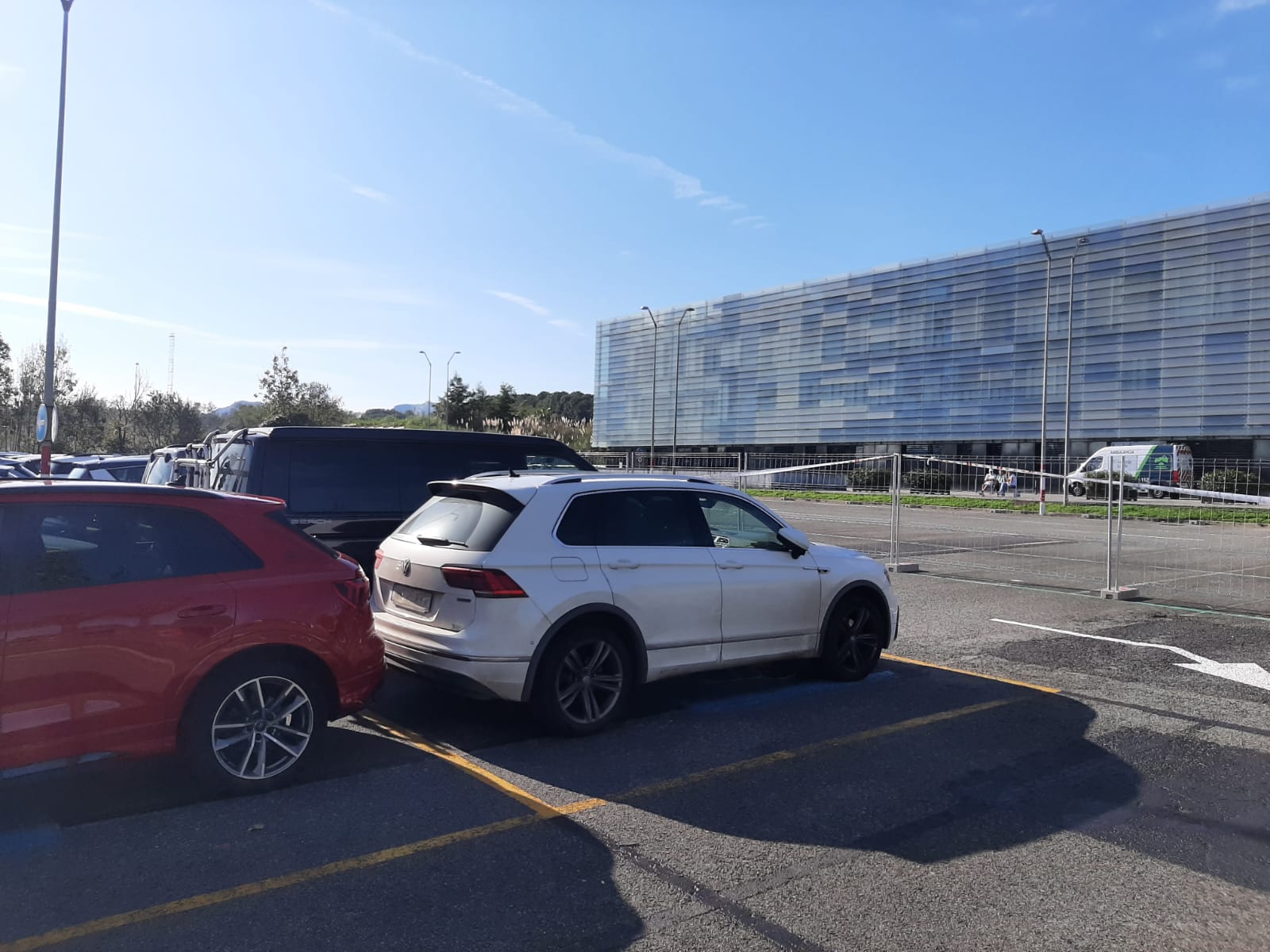 El parking del Hospital Donostia cuenta, desde hoy, con menos plazas