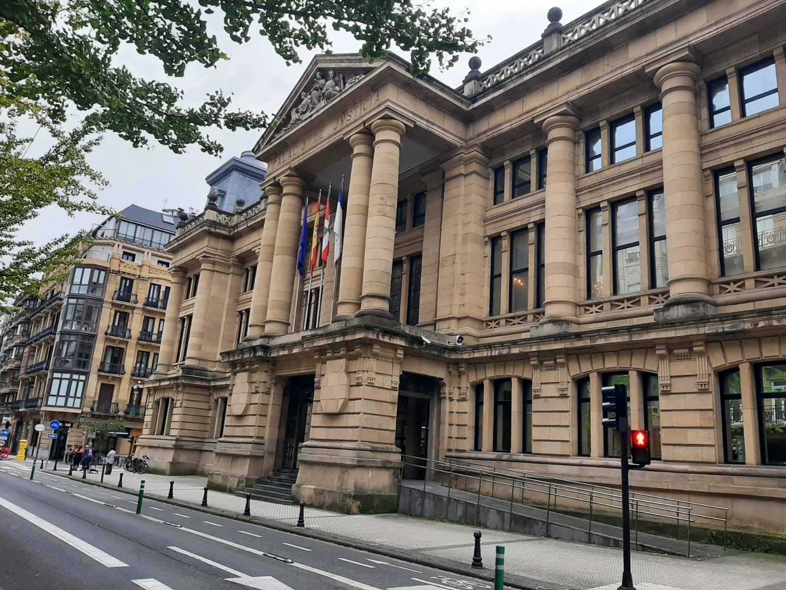 Esta mañana ha comenzado en la Audiencia de Gipuzkoa el segundo juicio por la muerte de Santi Coca