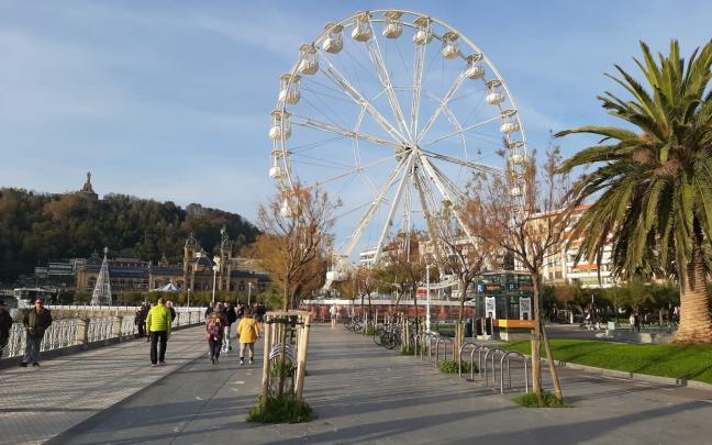 La noria, instalada en Alderdi Eder, en Donostia La noria, instalada en Alderdi Eder, en Donostia