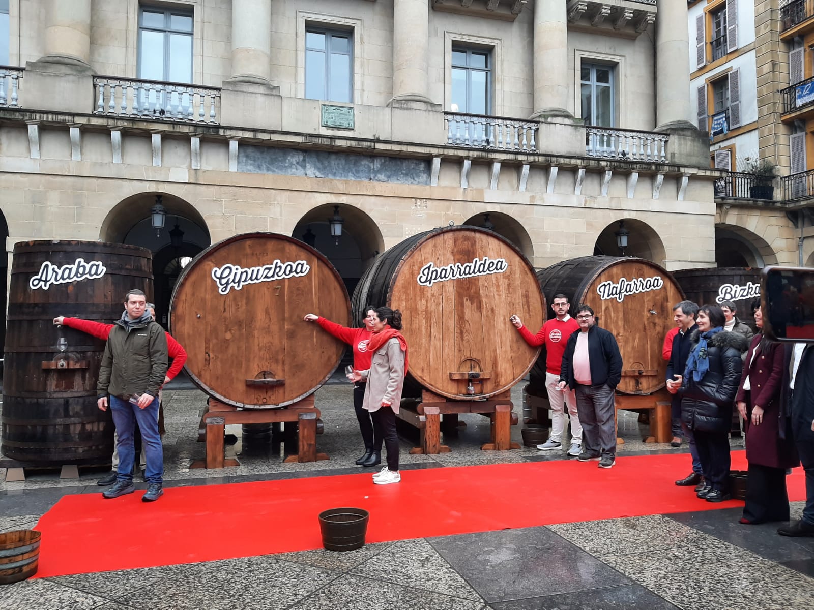Acto de apertura del Txotx 2025, esta mañana, en la Plaza de la Constitución de Donostia