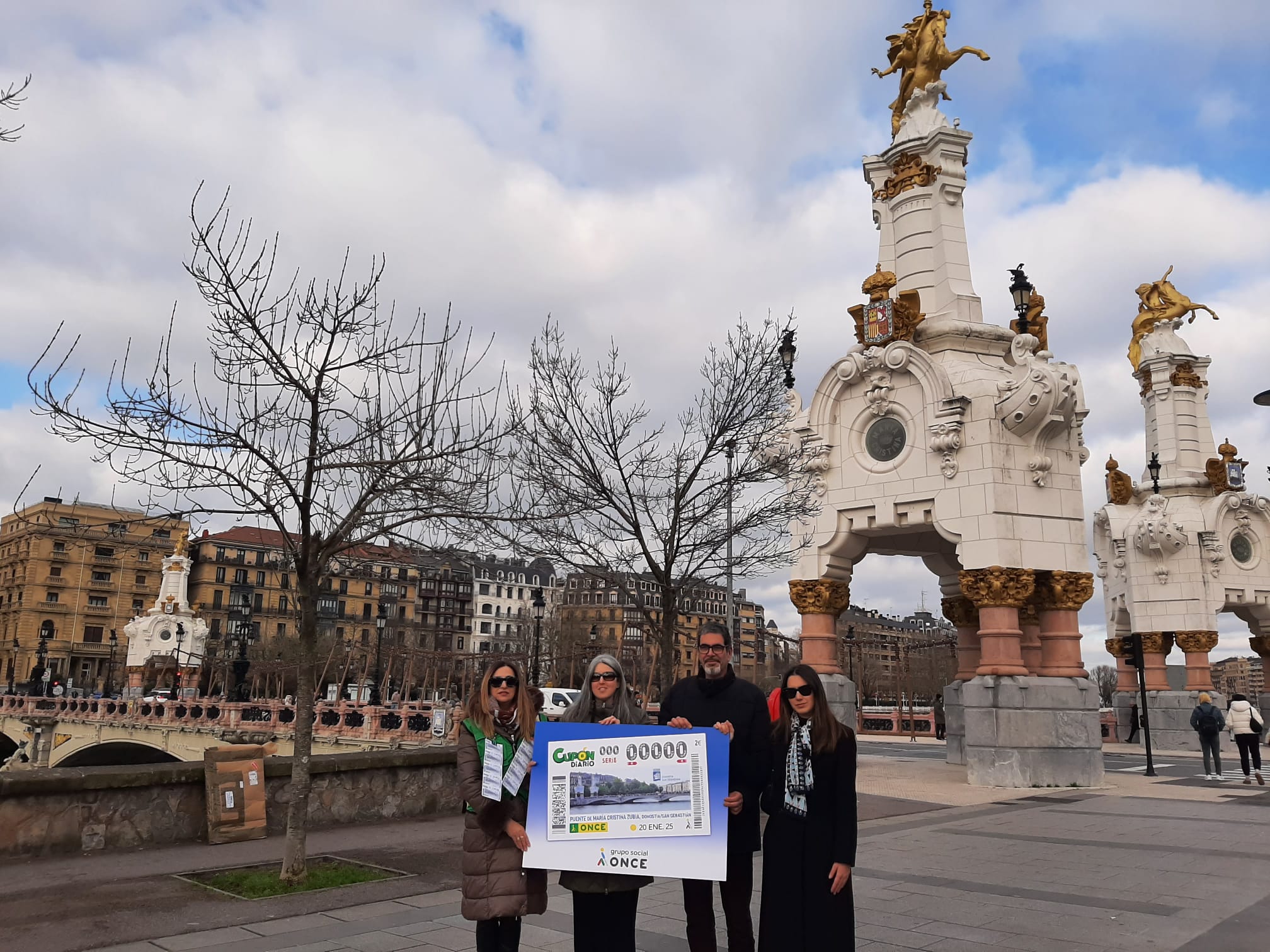 Presentación del cupón del Día de San Sebastian dedicado al Puente de María Cristina