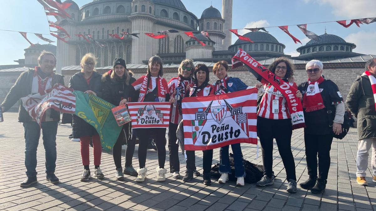 La afición rojiblanca, de previa por Estambul / Onda Vasca