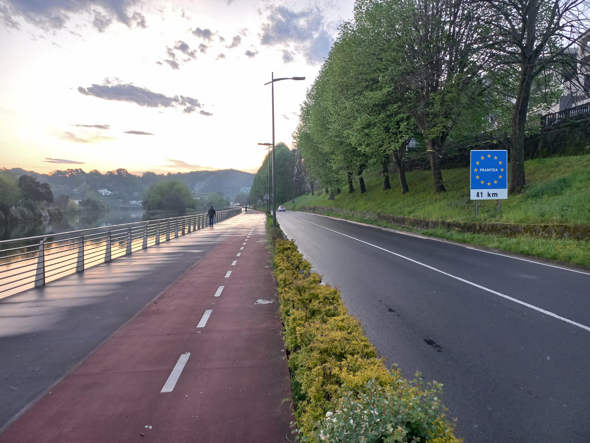 Señal que anuncia la entrada en Francia a 41km aparecida esta mañana en Irun