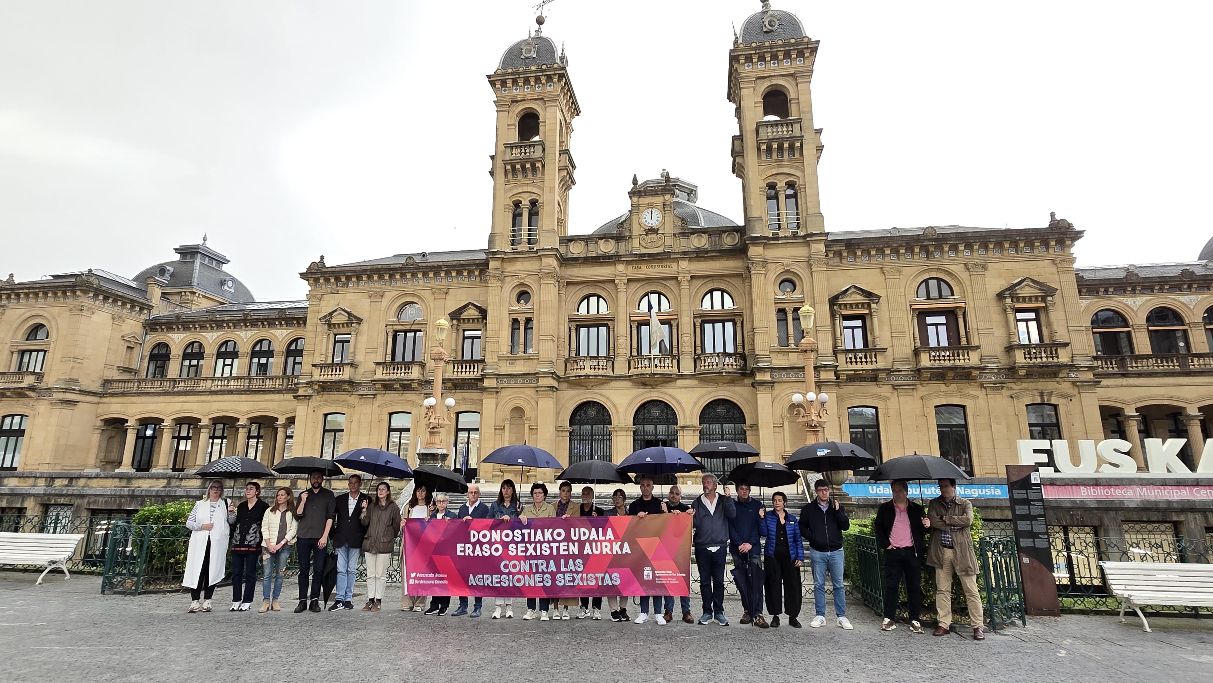 Concentración, este mediodía, frente al Ayuntamiento de Donostia para condenar la última agresión sexual