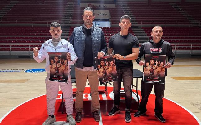 Igor San Román y Txutxi del Valle posan junto a Fernando Gago y Asier Fighter 