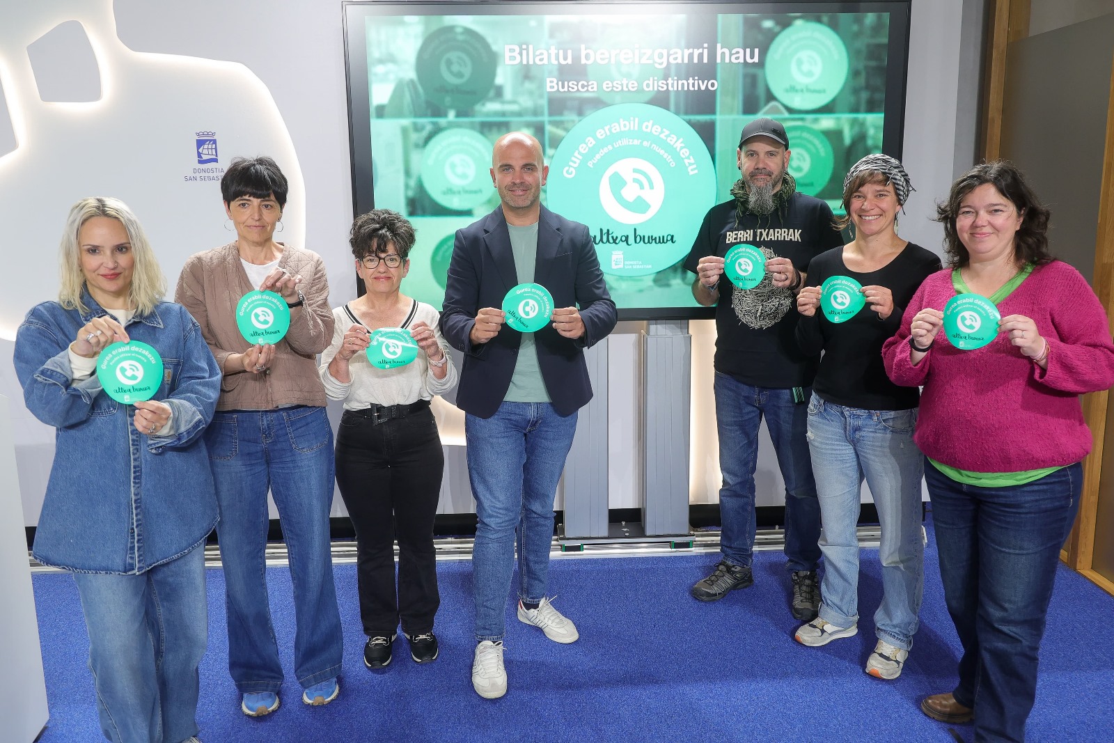 Presentación de la iniciativa 'Altxa Burua' en Donostia