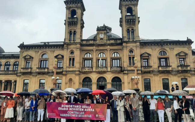 Concentración silenciosa, celebrada esta mañana en Donostia, contra la última agresión sexual denunciada en la ciudad