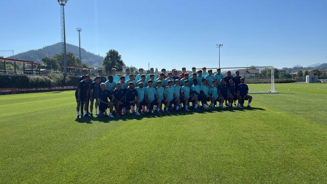El Bilbao Athletic escenifica su primera foto de familia