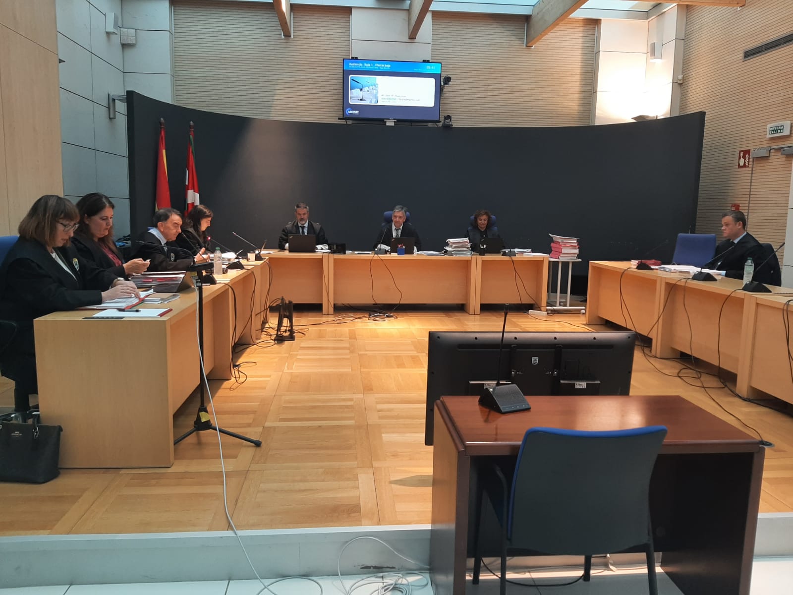 Sala de la Audiencia de Gipuzkoa en la que se celebra el juicio contra el masajista acusado de agredir sexualmente a tres menores en Altza