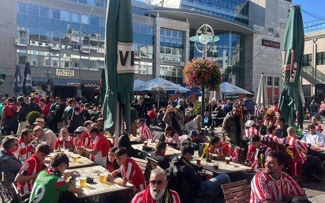 La afición del Athletic abarrota Dortmund en la previa del partido ante el Borussia