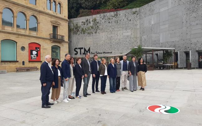 Acto celebrado en la Plaza Zuloaga para presentar a Jon Insausti como nuevo alcalde de Donostia