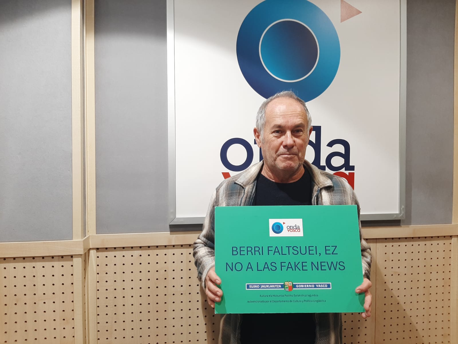 Santi Ugalde, en el estudio de Onda Vasca, ha sido nuestro 'Nor de Nor' de esta semana