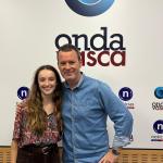 Lorea Intxausti, con Txema Gutiérrez, en el estudio de Onda Vasca
